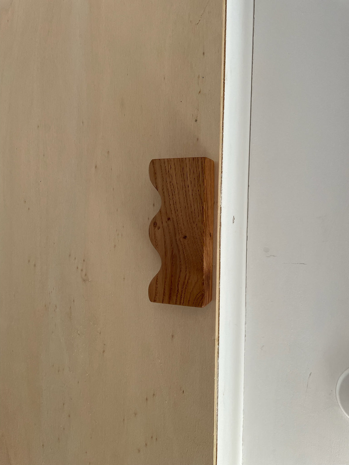 Poignée ondulée en bois massif | Sur-mesure