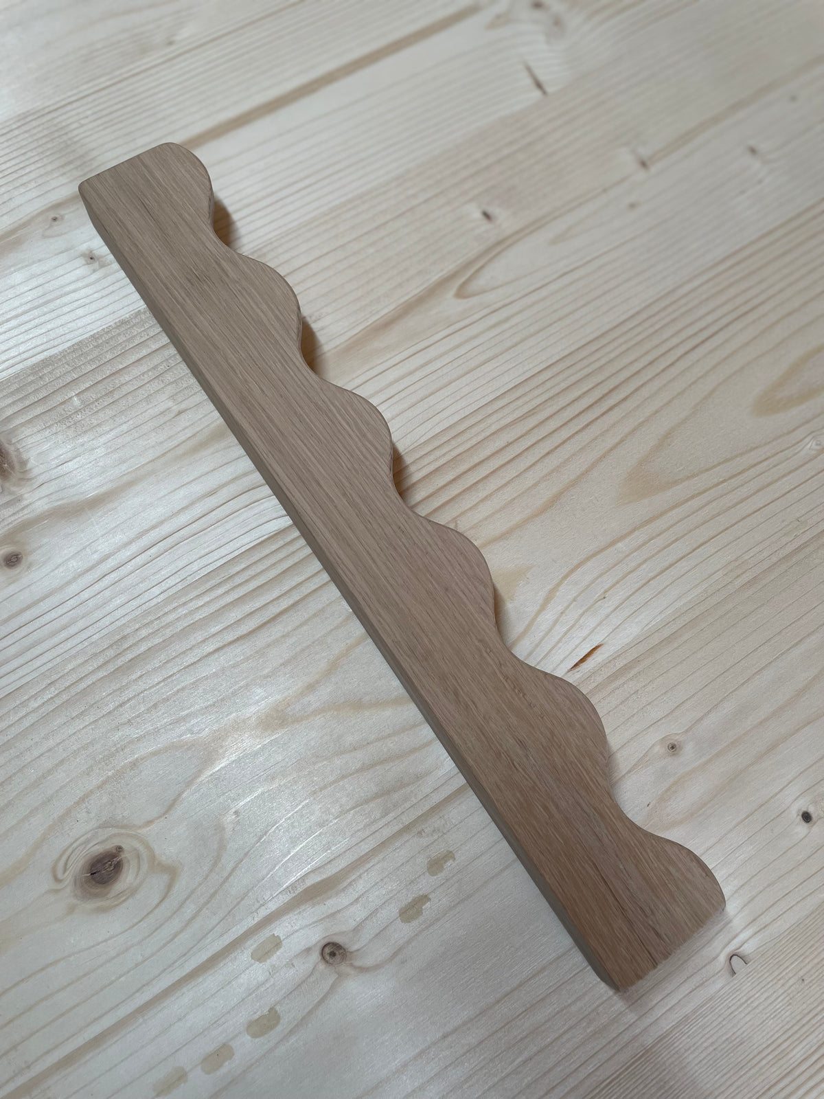 Poignée ondulée en bois massif | Sur-mesure